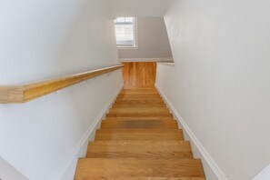 Interior - Amazing family and group-friendly accommodation #TheBackDorch (Boston)