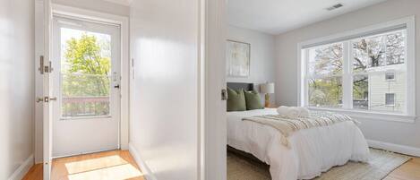 5 bedrooms, desk, iron/ironing board, travel cot