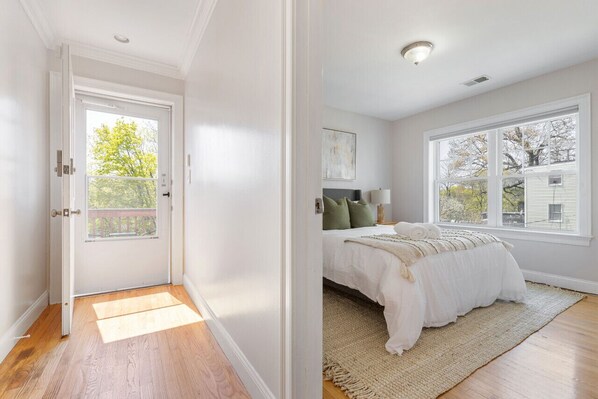 5 bedrooms, desk, iron/ironing board, travel crib