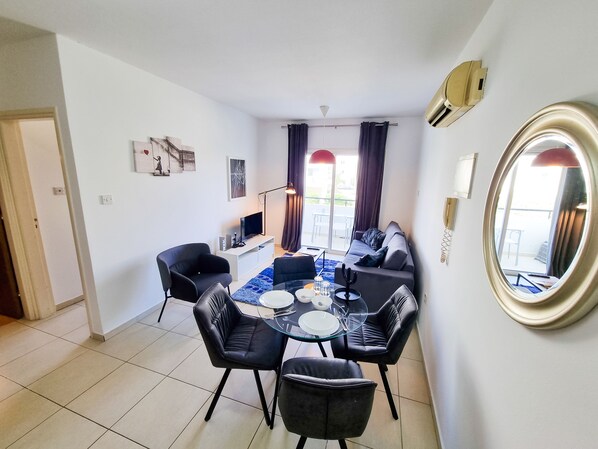 Basic Apartment | Living area | 32-inch flat-screen TV with satellite channels, TV - Seaside Heaven Apartment (Larnaca)