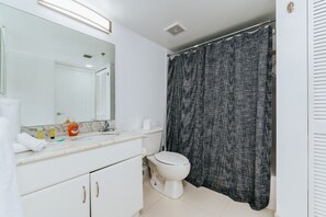 ヘアドライヤー、タオル