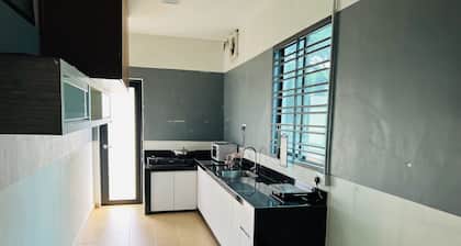 Kulai Lagenda Putra Corner House near Airport JPO