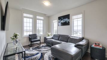 Una Smart TV, una chimenea