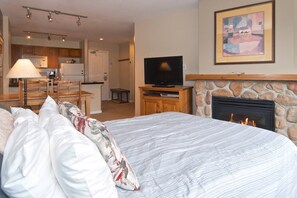 2 bedrooms, iron/ironing board, WiFi