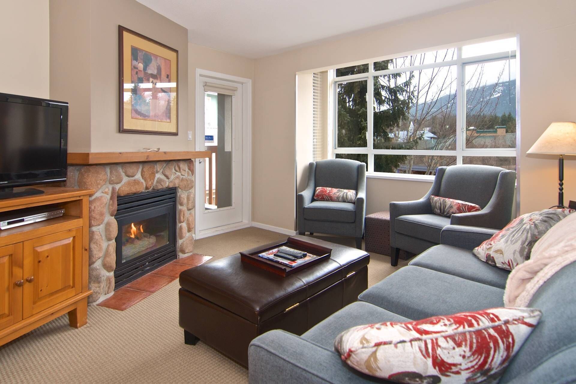 Village Deer Lodge Top Floor remodeled condo