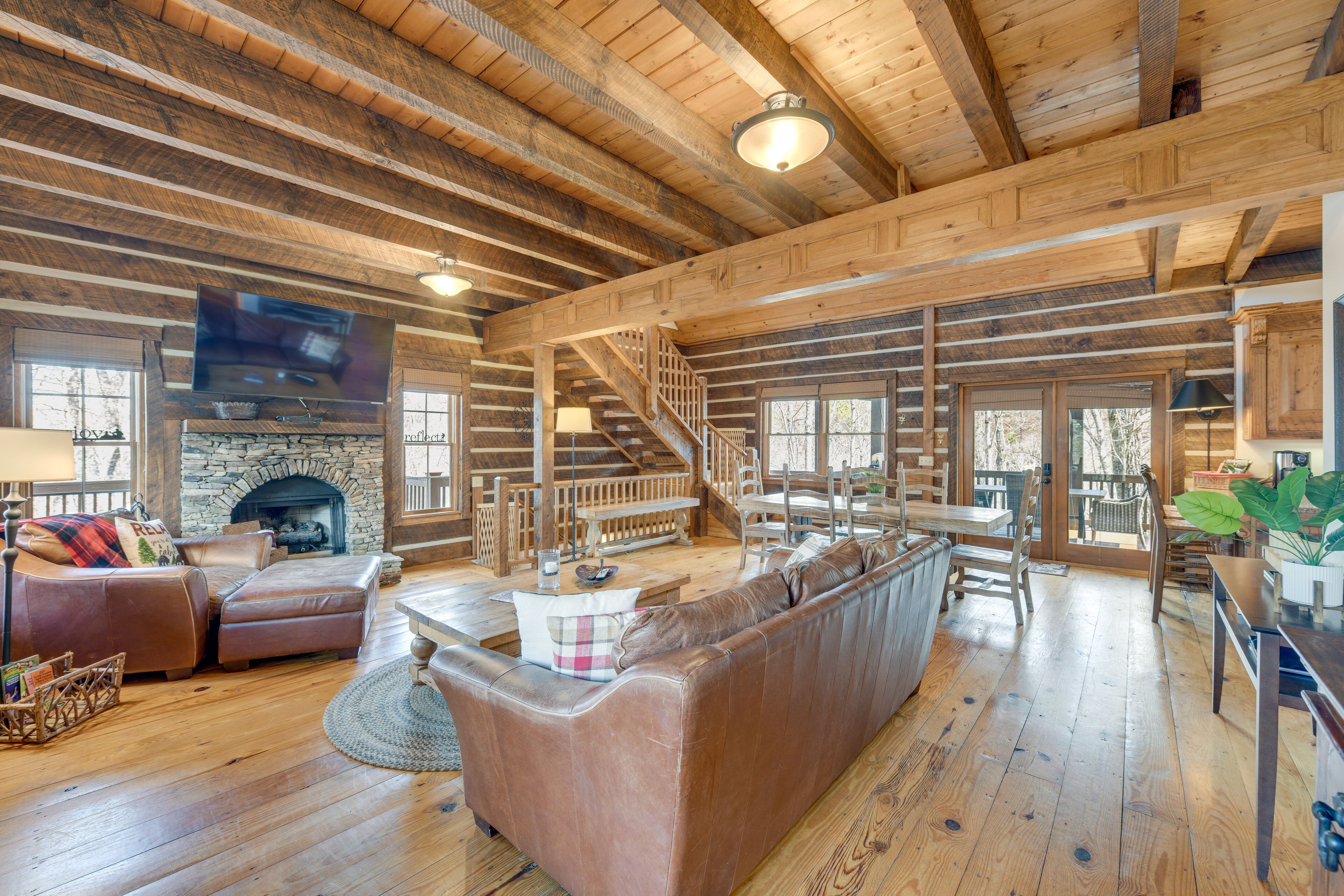 Charming Franklin Cabin w/ Hot Tub & Fire Pit!