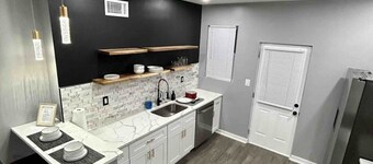 A Glamorous Gem just 13mins from downtown/9mins from Zoo!