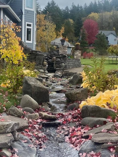 PNW Countryside Estate with Playground and Pickleball court