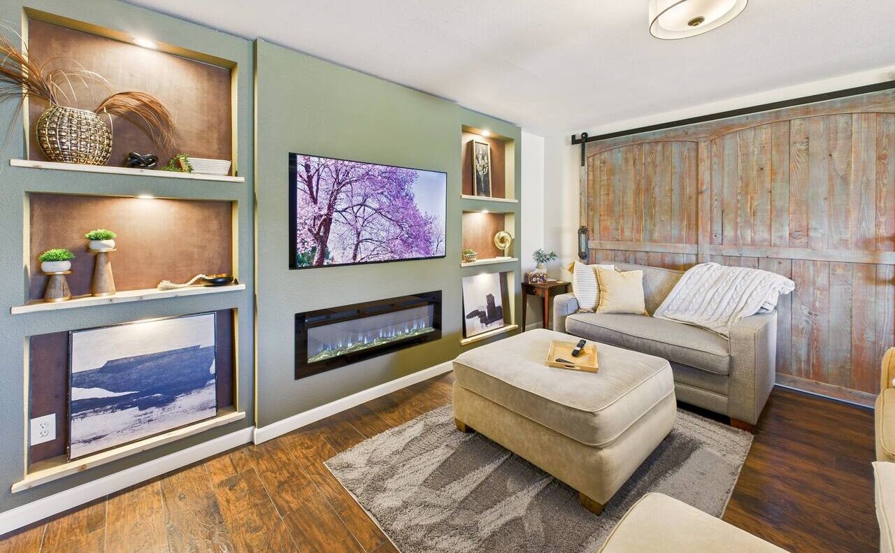 TV, fireplace, stereo