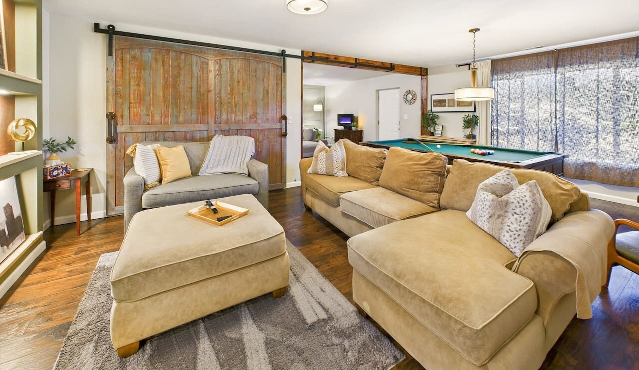 TV, fireplace, stereo