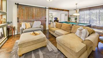 TV, fireplace, stereo