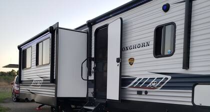 Spacious 2 bed 1.5 bath RV