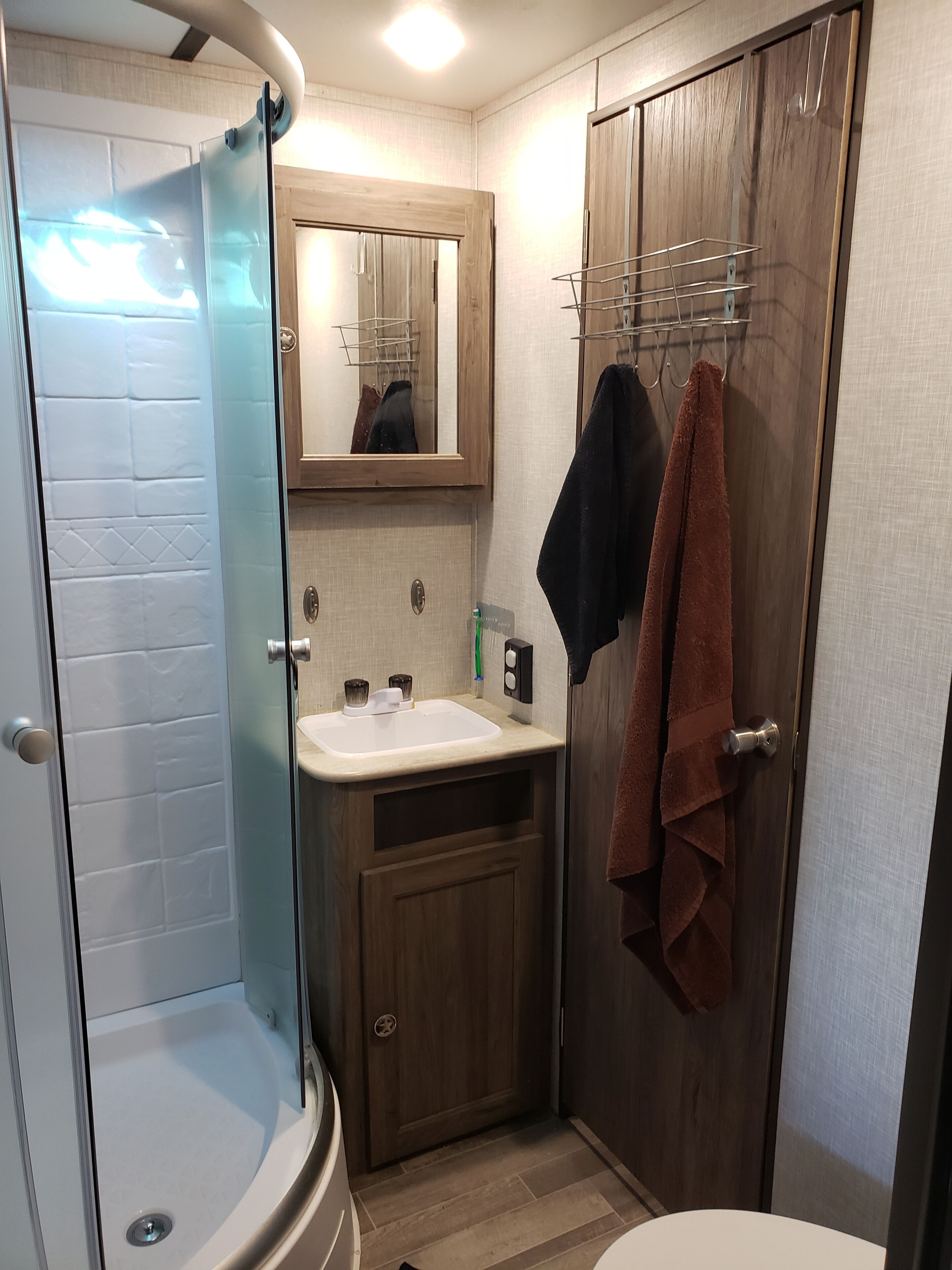 Spacious 2 bed 1.5 bath RV