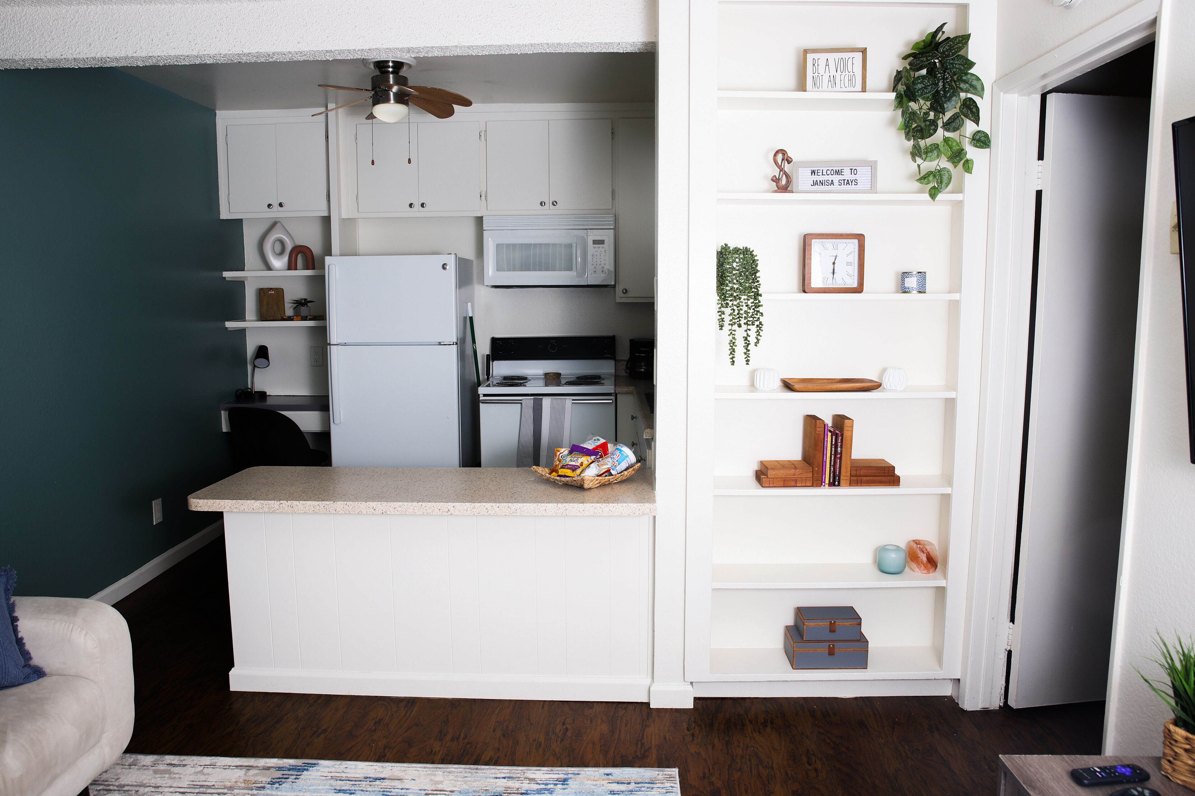 10 min walk to Radys & Sharp. 15 minutes to major SD attractions