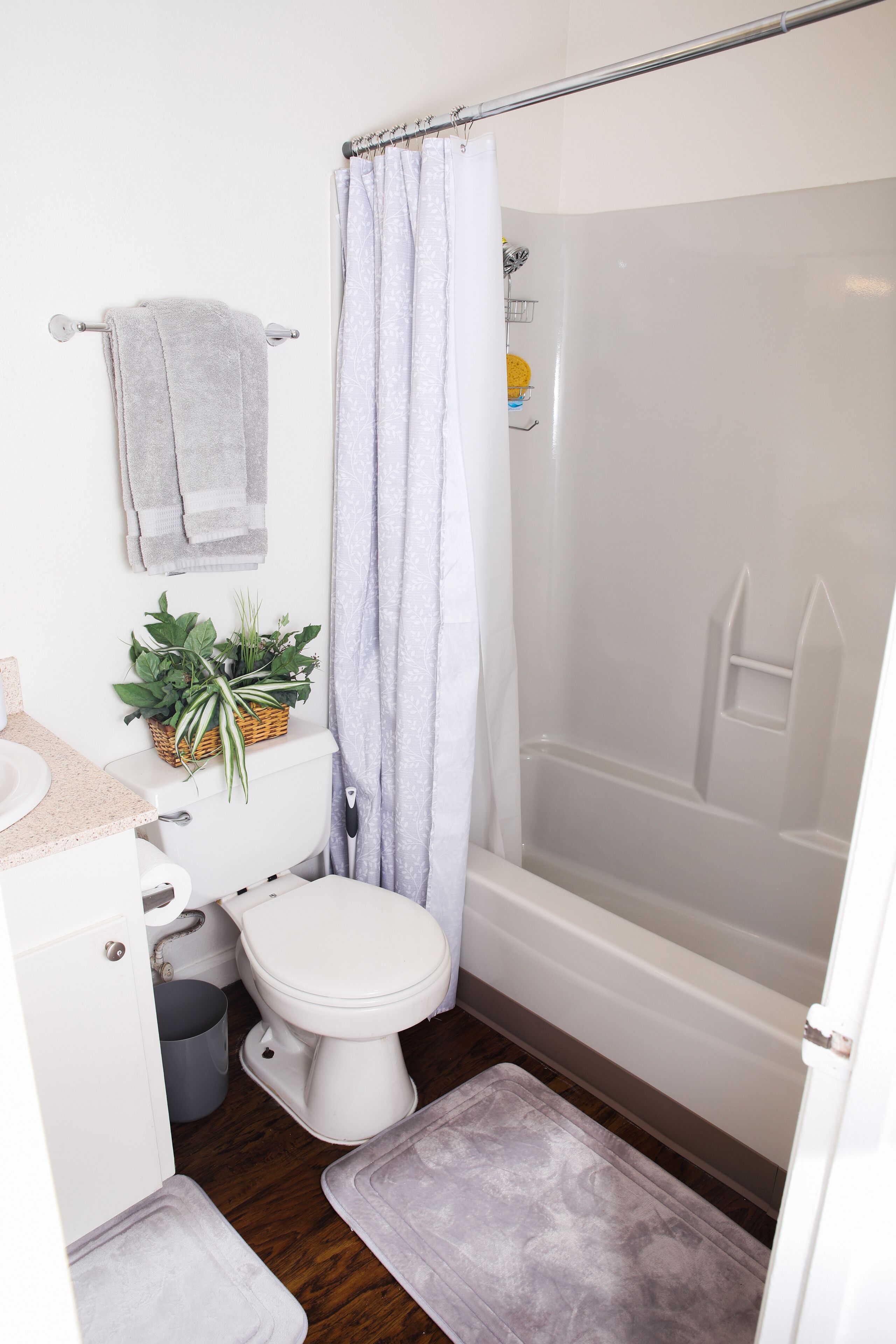 10 min walk to Radys & Sharp. 15 minutes to major SD attractions