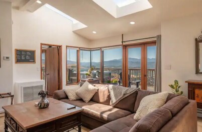 Hilltop Villa with Panoramic Views of Carmel Valley, 30 days 