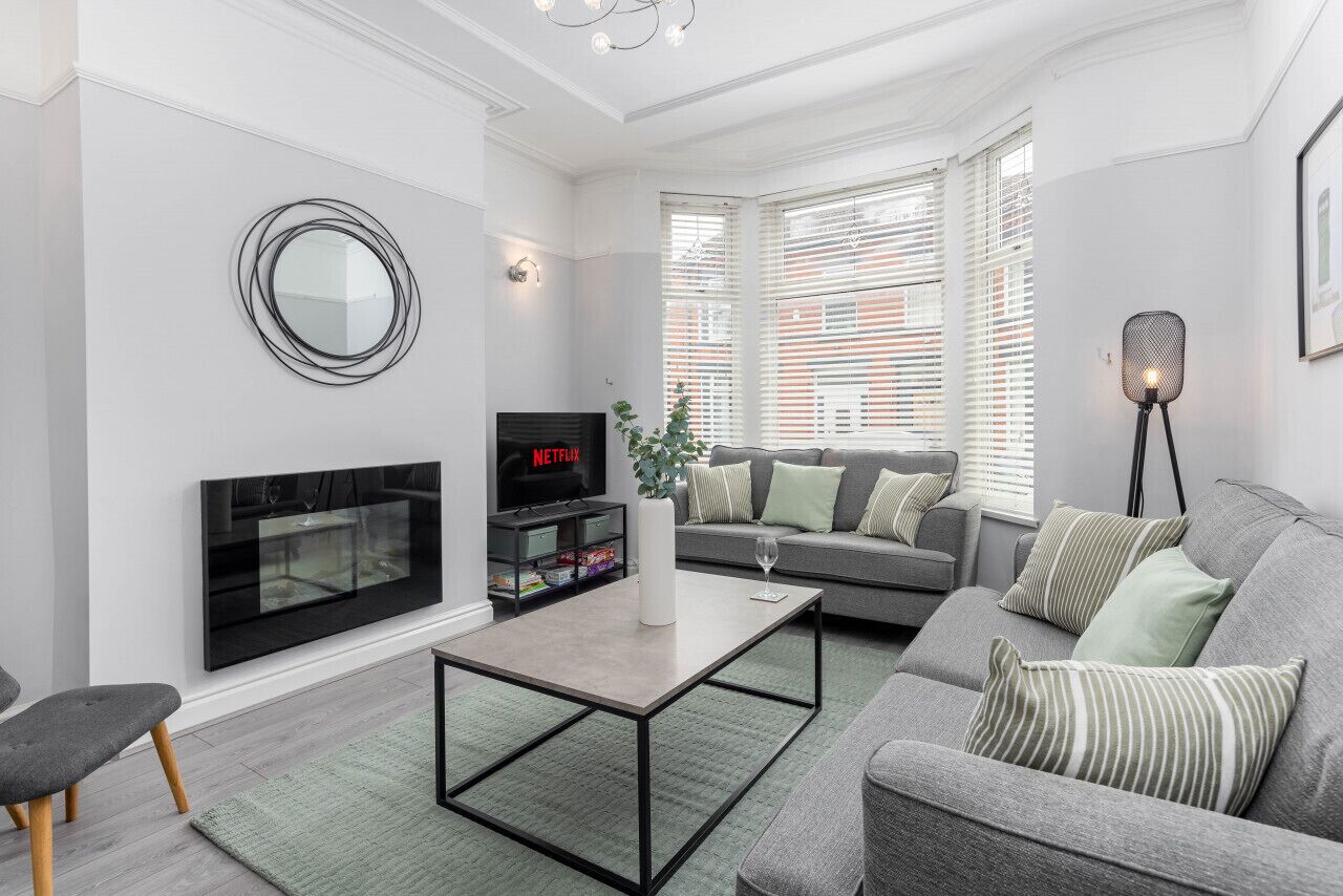 Elegant Anfield Getaway | family and pet-friendly