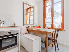 Réfrigérateur, four, lave-vaisselle, grille-pain