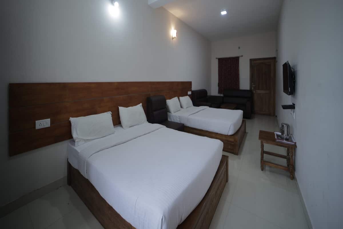 Egyptian cotton sheets, premium bedding, desk, free WiFi