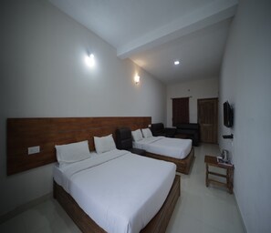 Egyptian cotton sheets, premium bedding, desk, free WiFi - Cool Stay Home (Kodaikanal)