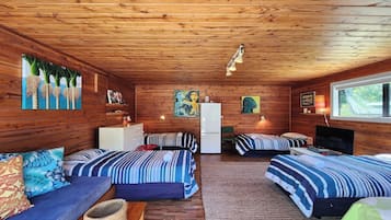 3 bedrooms, WiFi, bed sheets