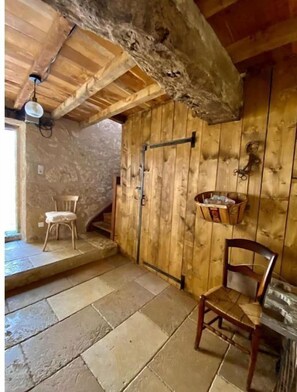 Interior - Former Templar commandery, absolute peace and quiet 5*. (Saint Créac)