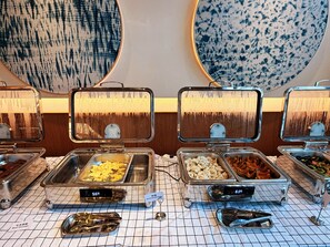 Daily buffet breakfast for a fee - base-Wangfujing Serviced Apartment (Beijing)