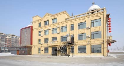 Fangzheng Golden Lake Hotel (High-speed Railway Station)