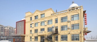 Fangzheng Golden Lake Hotel (High-speed Railway Station)