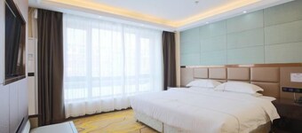 Fangzheng Golden Lake Hotel (High-speed Railway Station)