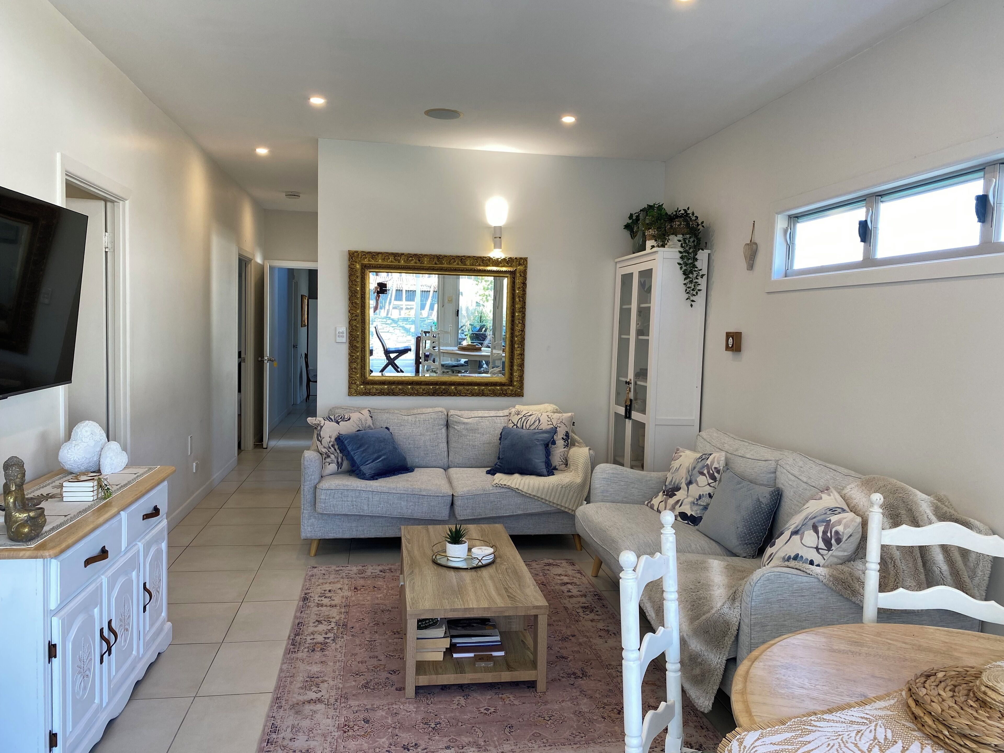 On Esplanade own 2 bedroom flat & pool, Manly cafe precinct