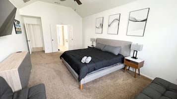 4 bedrooms, desk, WiFi, bed sheets
