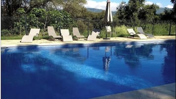 Piscine extérieure, piscine chauffée