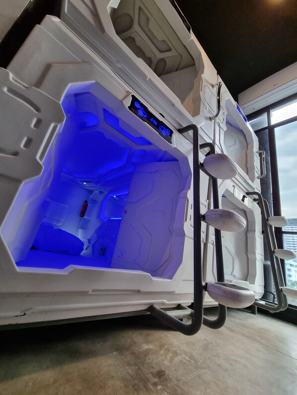 In-room safe, iron/ironing board, free WiFi, bed sheets - MET A Space Pod Phrom Phong (Bangkok)