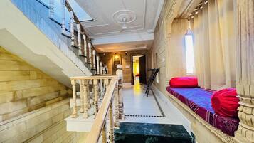 Rúmföt af bestu gerð, skrifborð, rúmföt