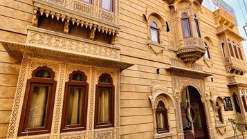 Framhlið gististaðar