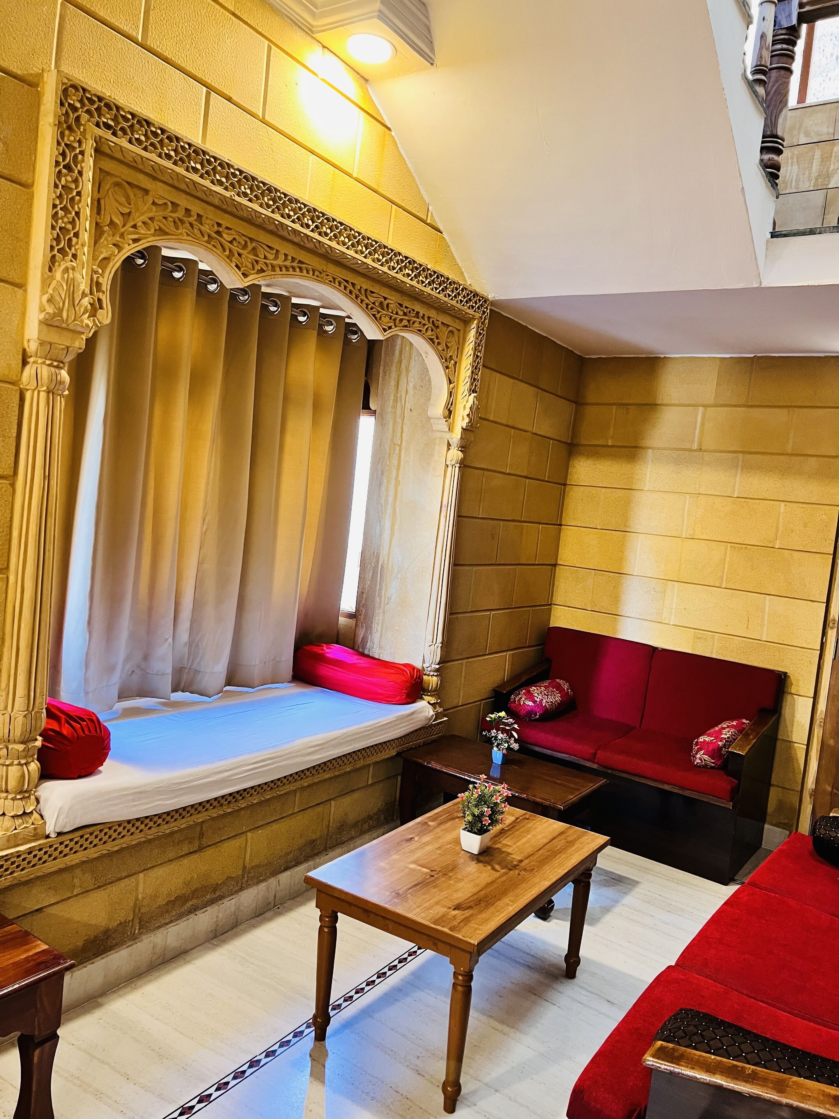 高級寝具、デスク、ベッドシーツ