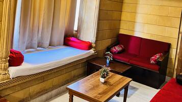 Rúmföt af bestu gerð, skrifborð, rúmföt