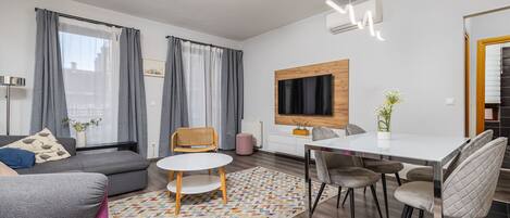 Apartment | Living area | 38-inch Smart TV with cable channels, TV