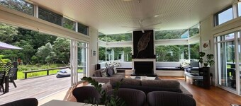 Hot Water Beach Escape, Hot Water Beach Escape