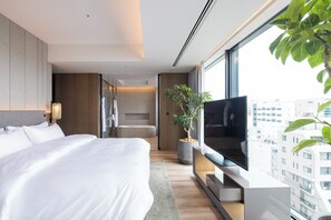 Habitación Premier, 1 cama de matrimonio grande, vistas a la ciudad | Ropa de cama hipoalergénica, edredones de plumas, minibar y caja fuerte