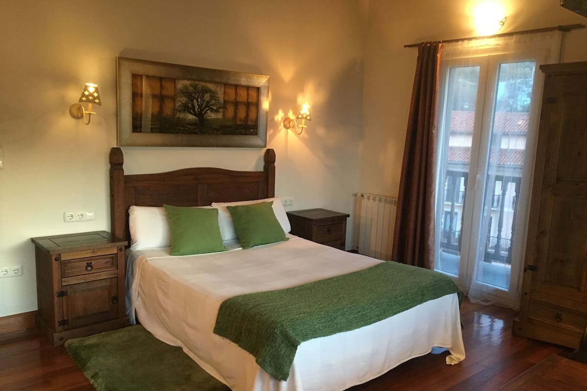 Habitación doble superior, vistas al mar | Ropa de cama de alta calidad, colchones viscoelásticos, escritorio