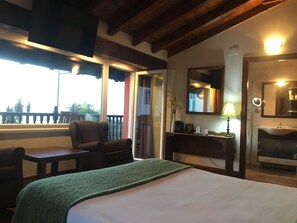 Habitación doble superior, vistas al mar | Ropa de cama de alta calidad y colchones viscoelásticos