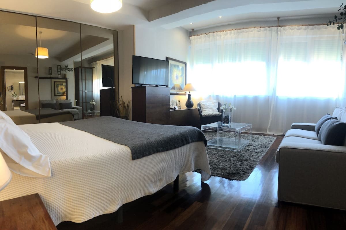 Habitación familiar | Ropa de cama de alta calidad, colchones viscoelásticos, escritorio