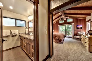 5 bedrooms, free WiFi, bed sheets