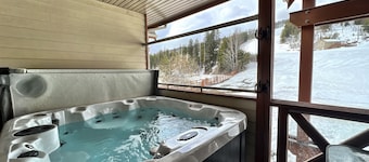 Sullivan Stone 3 True Ski-In/Ski-Out Mountain Home with Private Hot Tub! - Sleeps 10