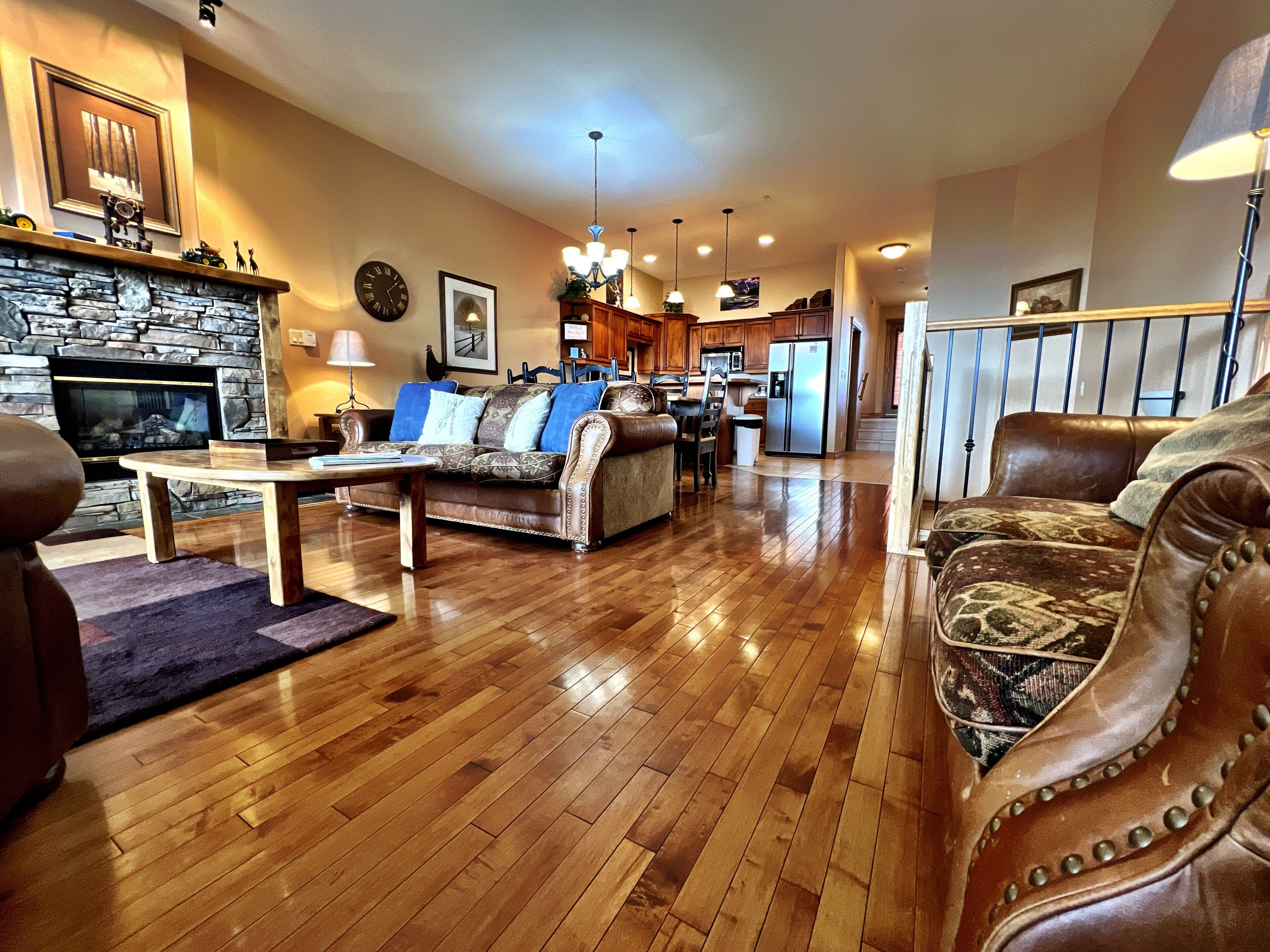 Sullivan Stone 3 True Ski-In/Ski-Out Mountain Home with Private Hot Tub! - Sleeps 10