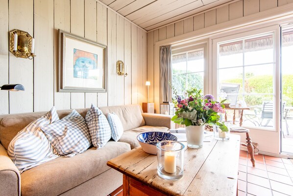 TV, books, stereo - Panorama. View. Watt. (Sylt-Ost)