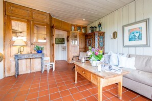 TV, books, stereo - Panorama. View. Watt. (Sylt-Ost)
