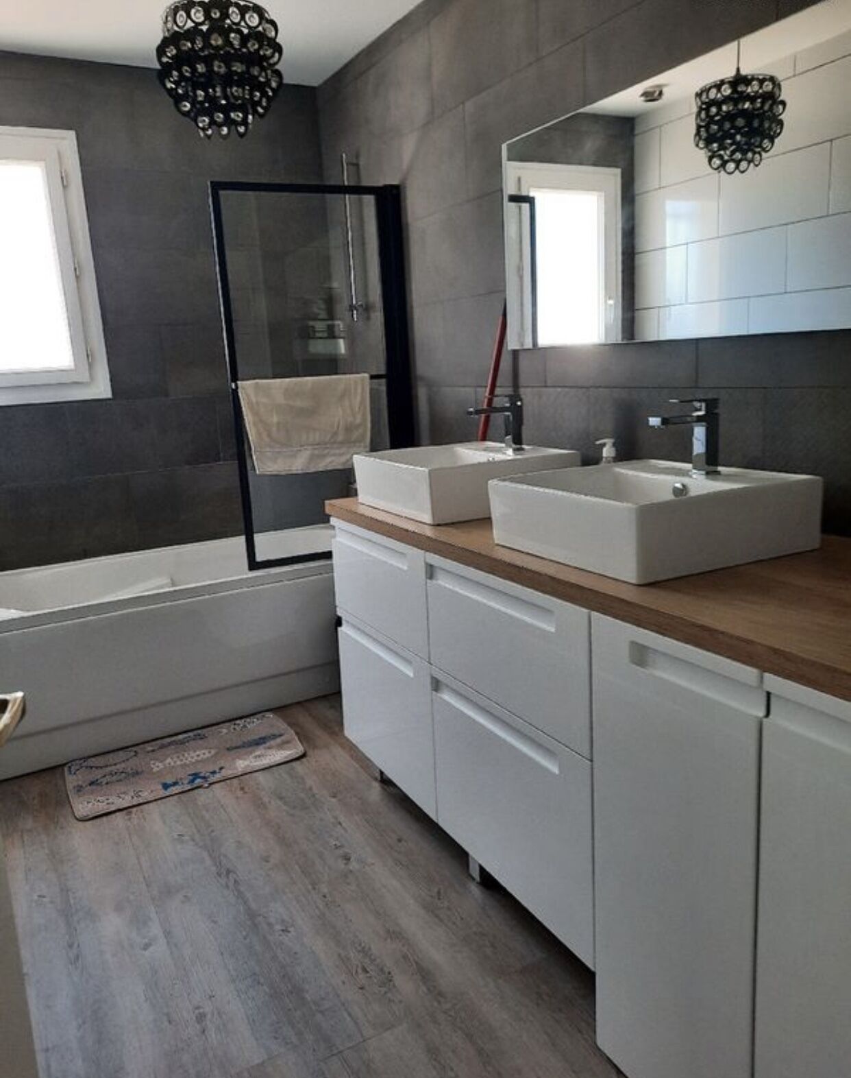 House with heated pool 